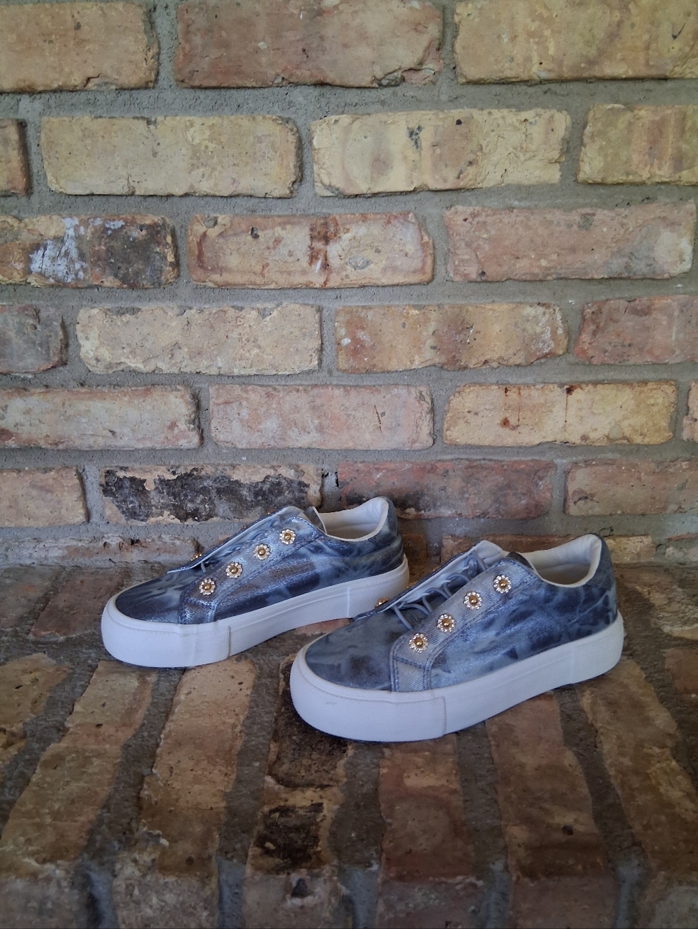 BCBG GIRLS POPPY DENIM SLIP ON SNEAKERS SIZE 5M